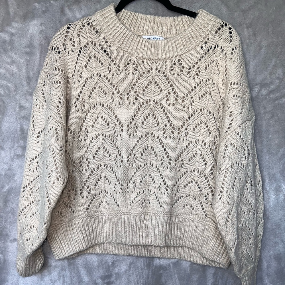 Tan sweater, size Medium. Old Navy. Excellent used condition.